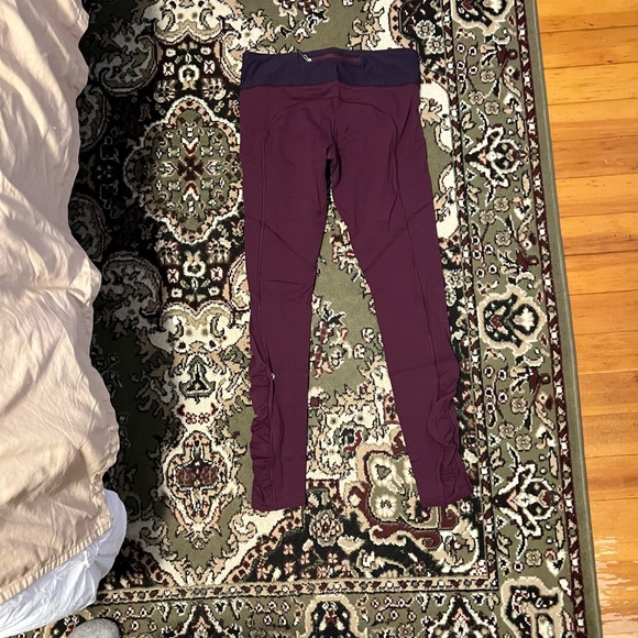 Lululemon size 8 leggings. Back pocket, side pockets. Eggplant - Picture 2 of 2